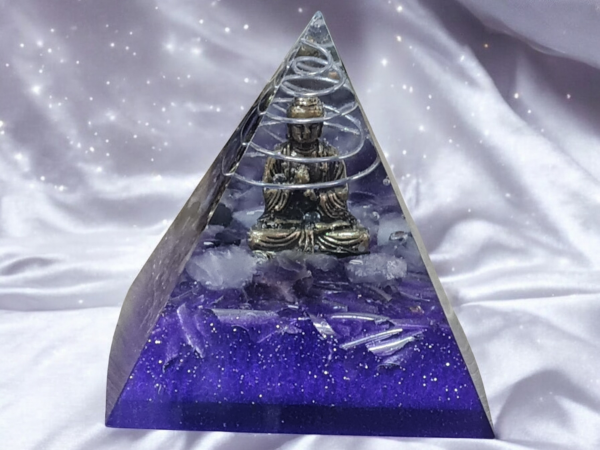 Orgonite pyramide bouddha violette